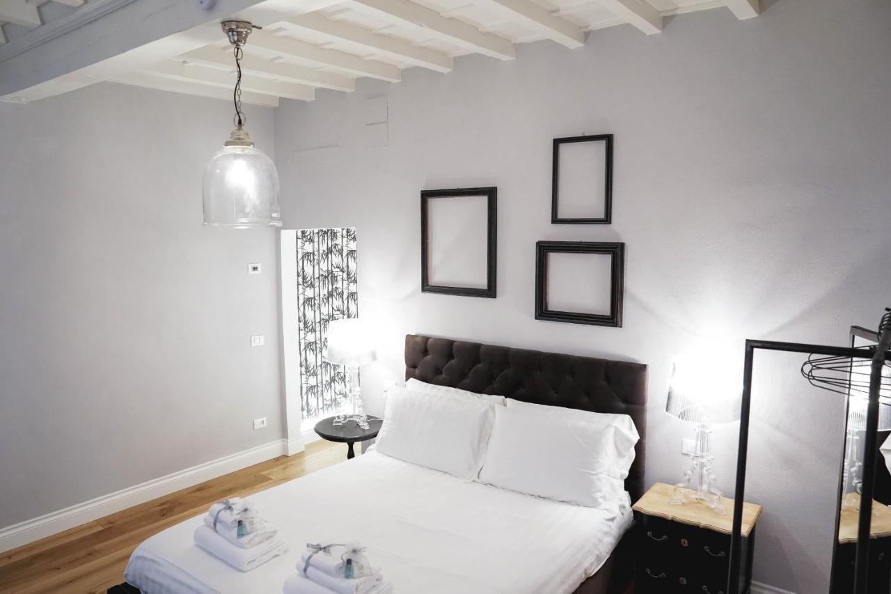 Art Apartment Black & White Suite Florence Exterior photo