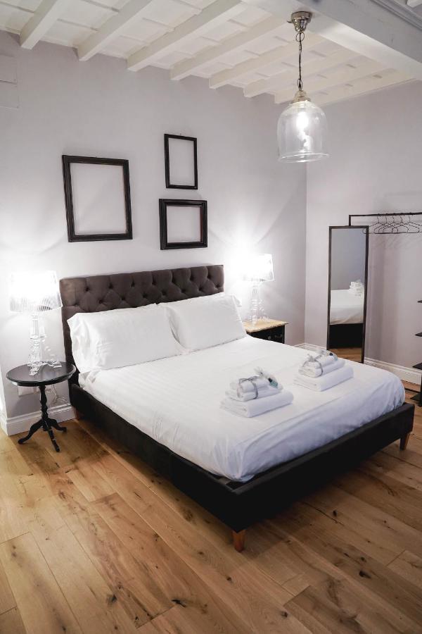 Art Apartment Black & White Suite Florence Exterior photo